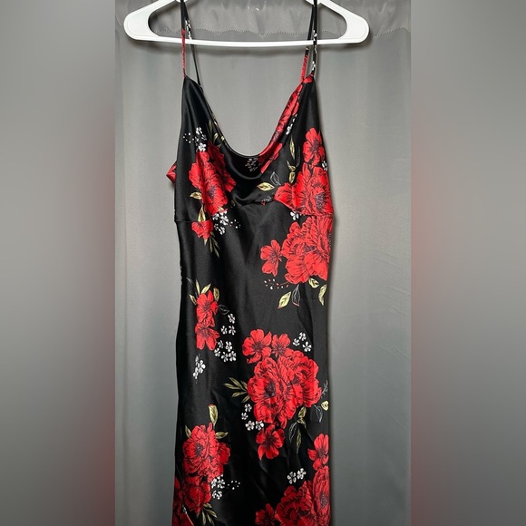 Lulus Romantic Black Floral Print Satin Cowl Neck Wedding Guest Maxi Dress M - Picture 4 of 16